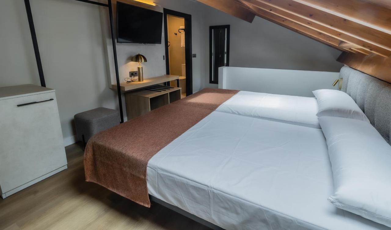 Hotel Corona De 帕德隆 外观 照片