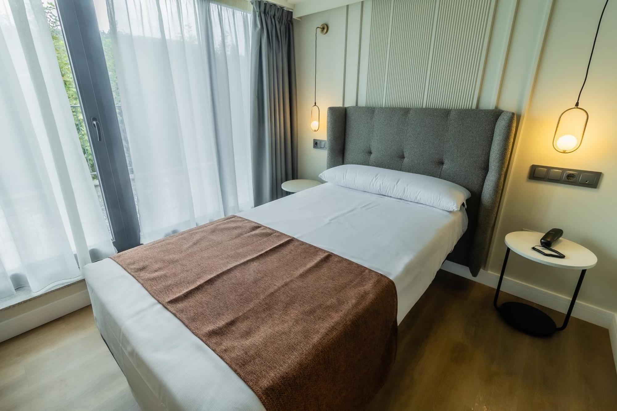 Hotel Corona De 帕德隆 外观 照片
